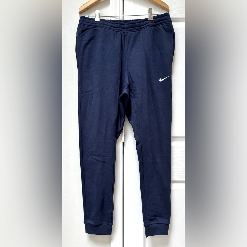 Men’s Nike Club Fleece Pants — Standard Fit Taper Leg